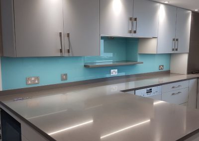 Stunning glass splashback by gt glassmasters