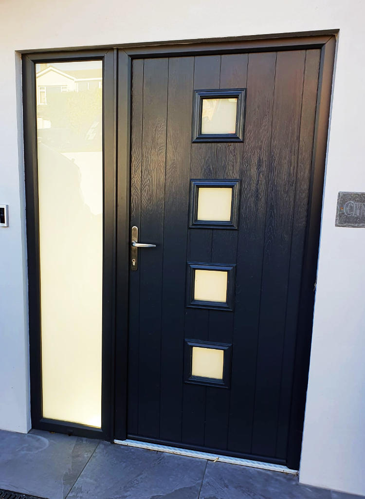 Virtuoso compostie door and side screen finished in Anthracite Grey
